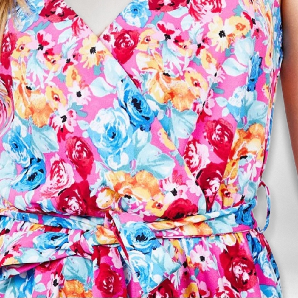 ❌SOLD❌ Floral V-Neck Romper - Picture 3 of 4